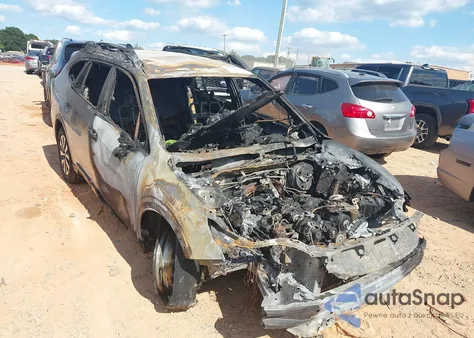 2020 Subaru Outback Premium z USA, uszkodzony, nr VIN 4S4BTACC3L3140067